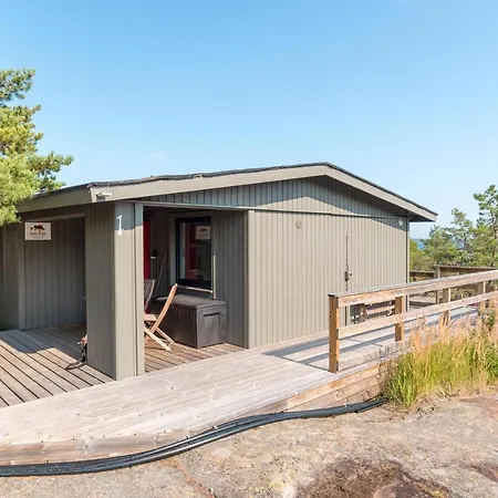 Roervik 度假居 赫塔