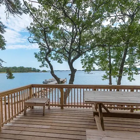 Roervik 度假居 赫塔